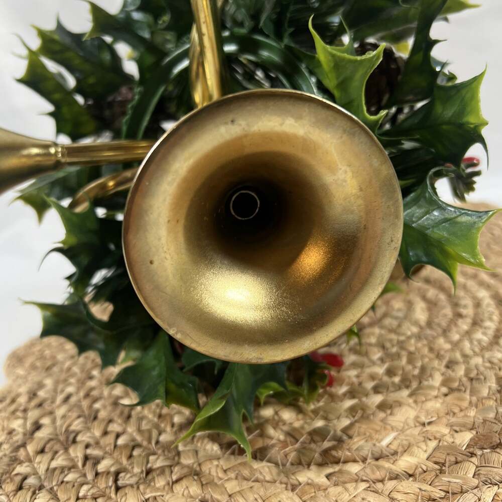 Vintage Brass Horn Trio w/ Candle Ring Holly Christmas for Taper Candlesticks - Picture 10 of 14